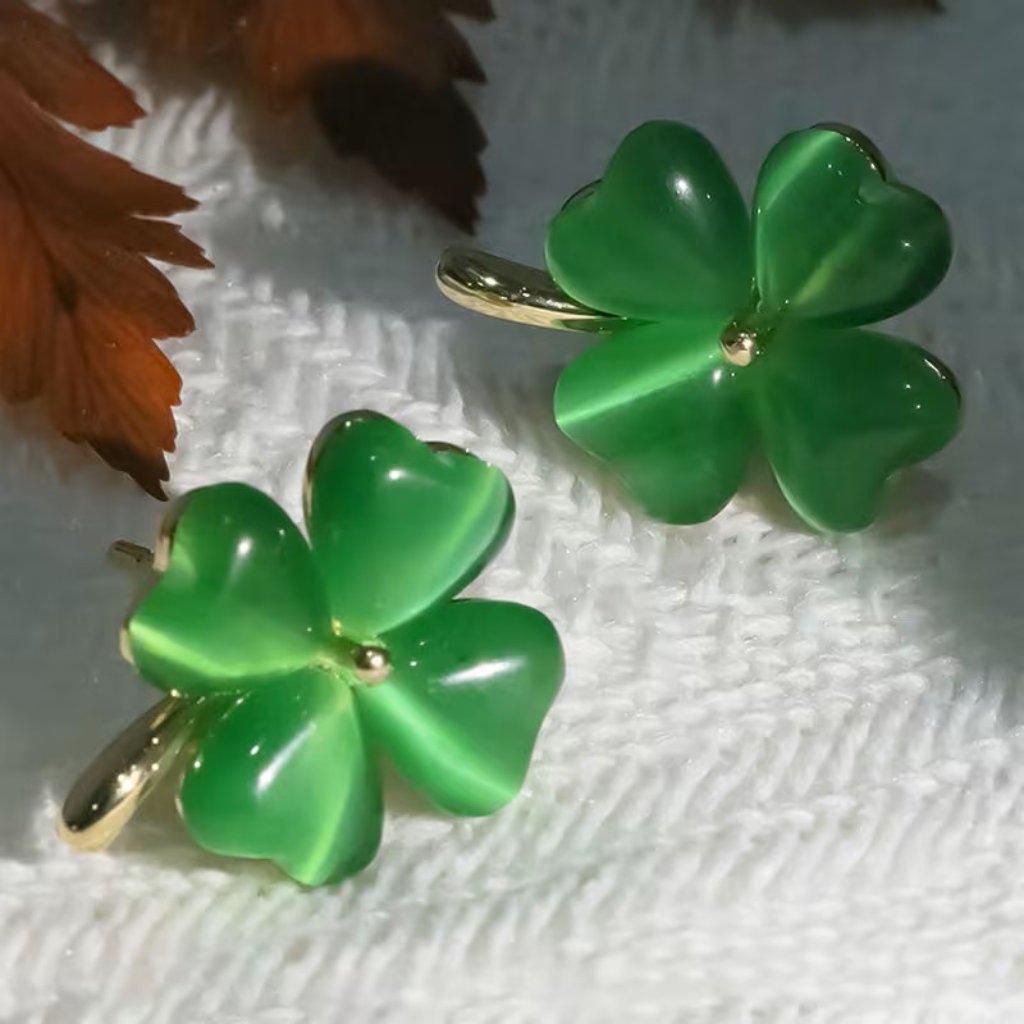 4 Leaf Clover Stud Shamrock Earrings Z144